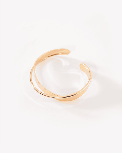 SLEEK GOLDEN CUFF